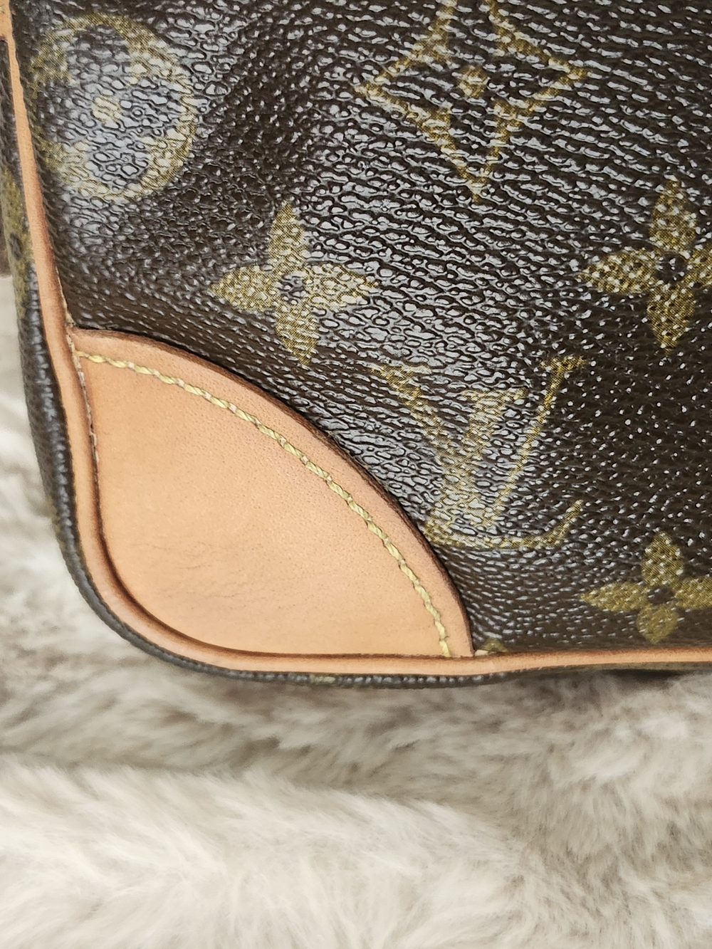 Louis Vuitton Monogram Marly Dragonne GM Wristlet - Picture 7 of 16